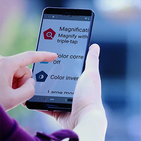 Android device showing magnified accessibility features